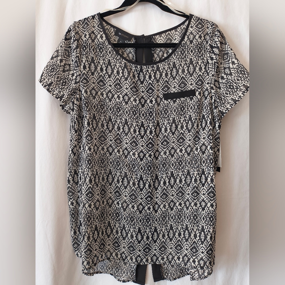 Black and White Patterned Short Sleeve Women's Blouse